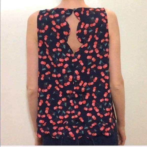 Maison Jules Sleeveless Women’s Cherry layered scalloped hem top Navy medium - Picture 2 of 12